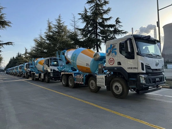 【發(fā)車新聞】再出發(fā)！年年歲歲常相“拌”，“柿柿如意”攪拌車交付時！