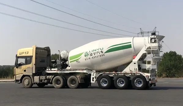 半掛混凝土攪拌車(chē)會(huì)是行業(yè)新風(fēng)口嗎？聽(tīng)聽(tīng)專(zhuān)家怎么說(shuō)