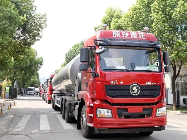 疫情之下，海外客戶線上訂車，20臺凌宇罐車批量交付！