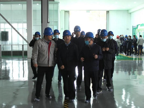 西安市人大常委會黨組書記、主任胡潤澤為中集凌宇高端制造點贊